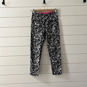 Victoria’s Secrets VSX Sport leggings